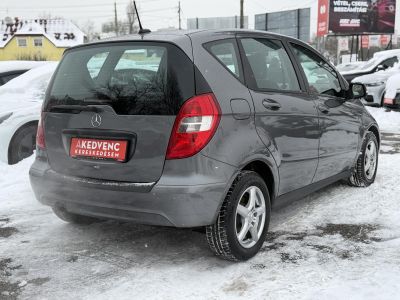 MERCEDES-BENZ A 180 BlueEFFICIENCY Elegance EURO5 156e km. megkímélt állapot. klíma ülésfűtés 2 gyári kulcs