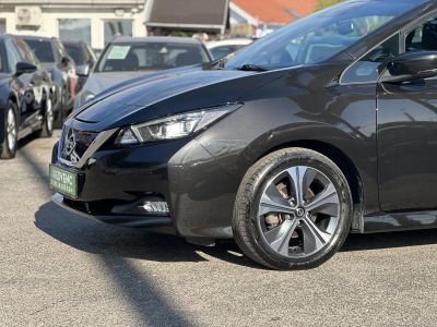 NISSAN LEAF N-Connecta 40kWh (Automata) 60e km. 270km hatótáv. keyless. 360 kamera. első-hátsó ülésfűtés. téli-nyári!
