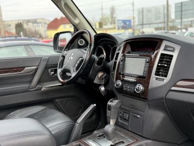 MITSUBISHI PAJERO 3.2 DI-D Instyle Navi (Automata) 117e km. M.o.-i. napfénytető. felező váltó. fakormány. megkímélt állapot!