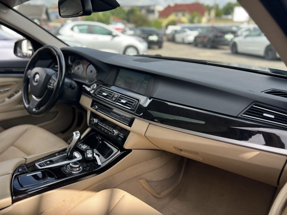 BMW 520d (Automata) Napfénytető. vaj bőrbelső. memória. HUD. kamera. 2 gyári kulcs!