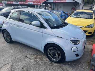 FIAT 500 500e La Prima 42kWh (Automata) Magyar.o-i.Klíma Tempomat Bluetooth Carplay 37e km!