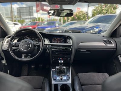 AUDI A4 Avant 2.0 TDI DPF EU5 S-line Vezetett szervizkönyv!