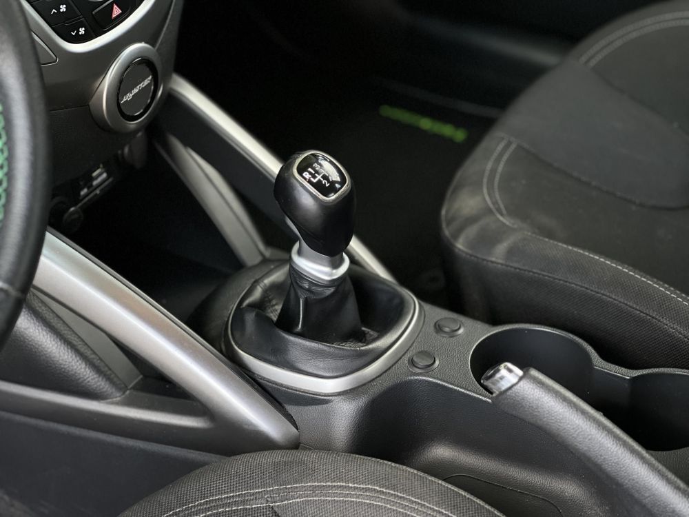 HYUNDAI VELOSTER 1.6 GDI Life klíma. tolatóradar. bluetooth. 2 gyári kulcs!