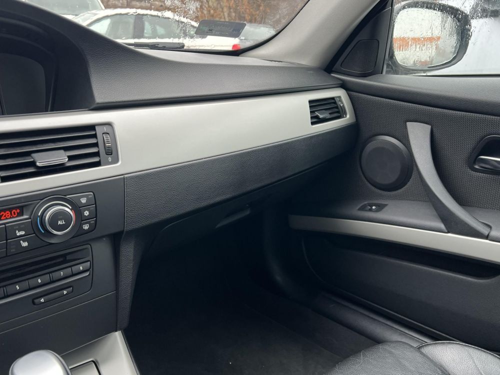 BMW 325i (Automata) Xenon Tempomat Ülésfűtés Bluetooth Navi PDC