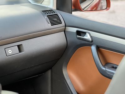 VOLKSWAGEN TOURAN Cross1.4 TSi 7 személyes Highline Bőr belső. Tempomat Vonóhorog Szervízel!t
