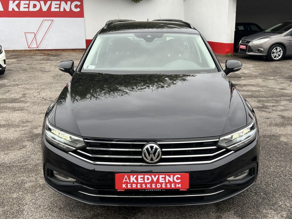 VOLKSWAGEN PASSAT VIII Variant 2.0 TDI SCR Business DSG Végig márkaszervizelt. LED Távtartó Ülésfűtés Navi Bluetooth MEGKÍMÉLT állapot!