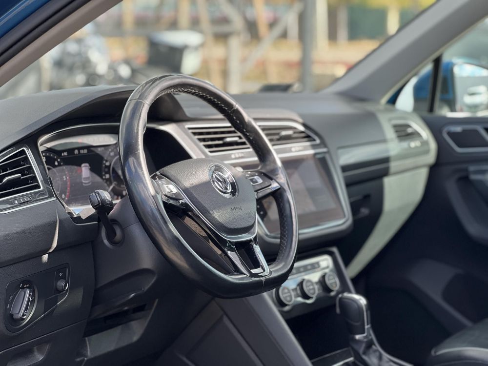 VOLKSWAGEN TIGUAN 2.0 TDI BMT SCR Highline 4Motion DSG Dynaudio. virtual cockpit. memória. head-up. bőrbelső. vezérlés cserélve!