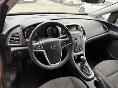 OPEL ASTRA J 1.4 T Selection M.o.-i. Klíma Tempomat Bluetooth