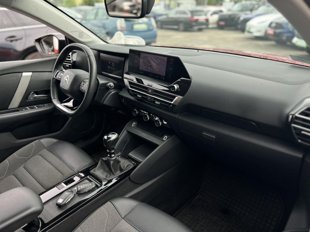CITROEN C4 1.2 PureTech Feel Plus M.o.-i. 1.tul. 61e km. LED. 360 kamera. HUD. Vonóhorog!
