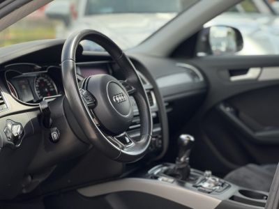 AUDI A4 Avant 2.0 TDI DPF EU5 S-line Vezetett szervizkönyv!