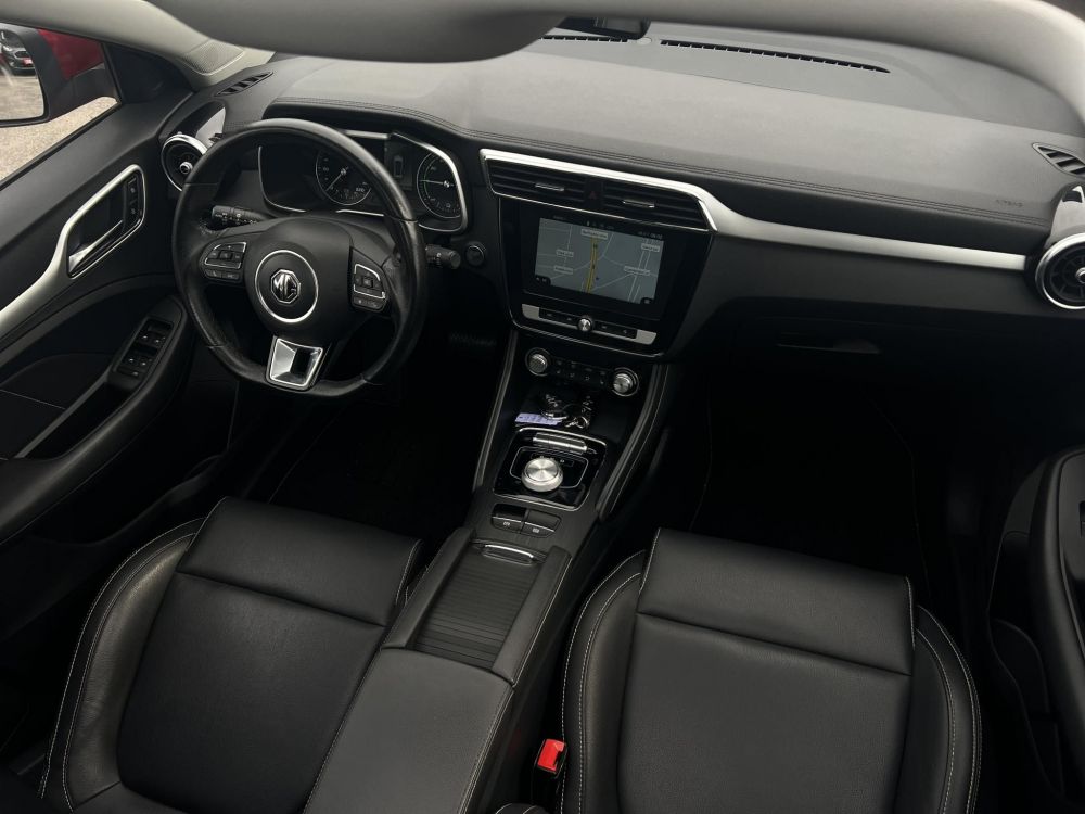 MG ZS EV Luxury. 68e km. végig vezetett márkaszerviz. Carplay. panorámatető