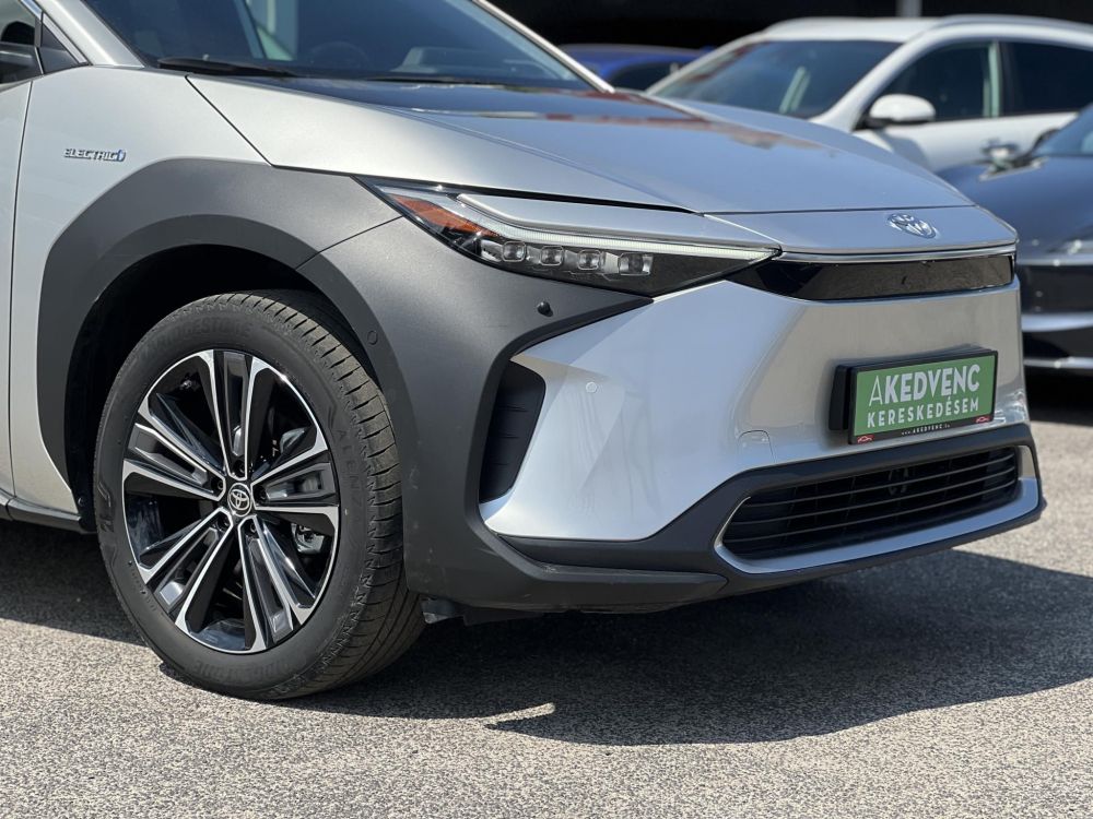 TOYOTA BZ4X Executive AWD 15e km. JBL. magas felszereltség!