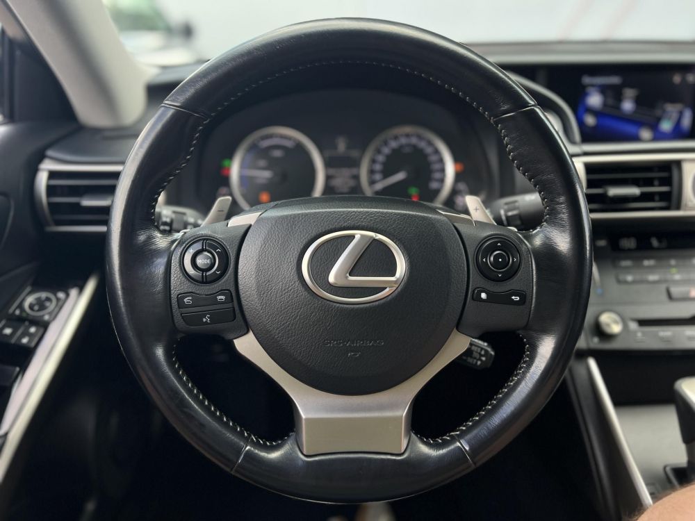LEXUS IS 300h Comfort Leather&Navigation (Automata) Hybrid garancia Márkaszervizelt! Gyári fényezés. Téli-nyári gumi garnitúra!