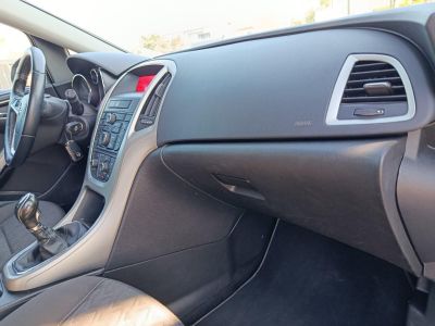 OPEL ASTRA J 1.6 Enjoy M.o.-i. Klíma Tempomat Bluetooth Esőszenzor! 7-8L/100km