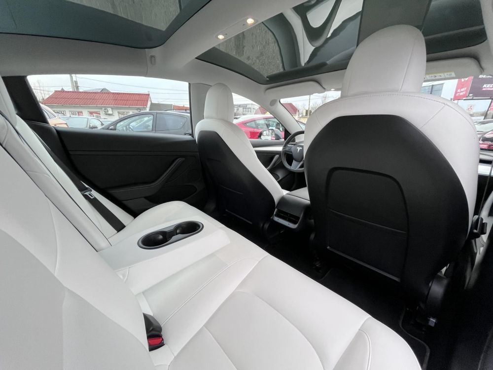 TESLA MODEL 3 Long Range AWD (Automata) 77e km. FEHÉR BELSŐ. mátrix LED. hőszivattyú. garanciális!