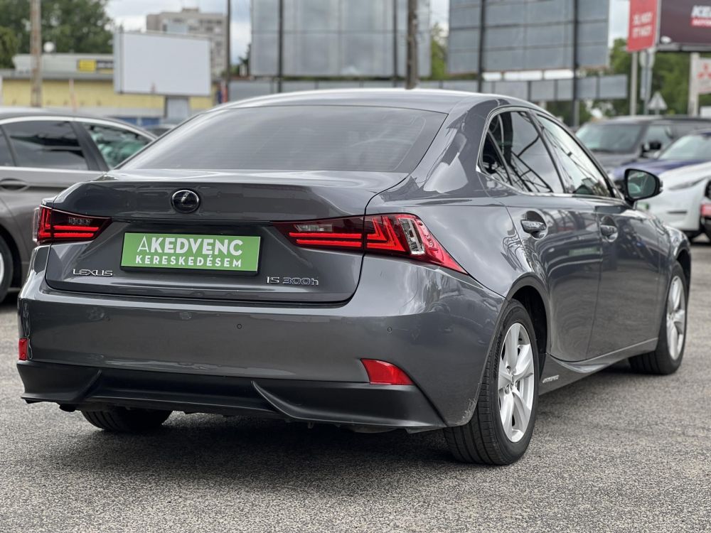 LEXUS IS 300h Comfort Leather&Navigation (Automata) Hybrid garancia Márkaszervizelt! Gyári fényezés. Téli-nyári gumi garnitúra!
