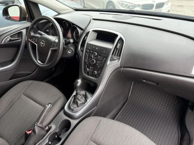 OPEL ASTRA J 1.4 T Selection M.o.-i. Klíma Tempomat Bluetooth