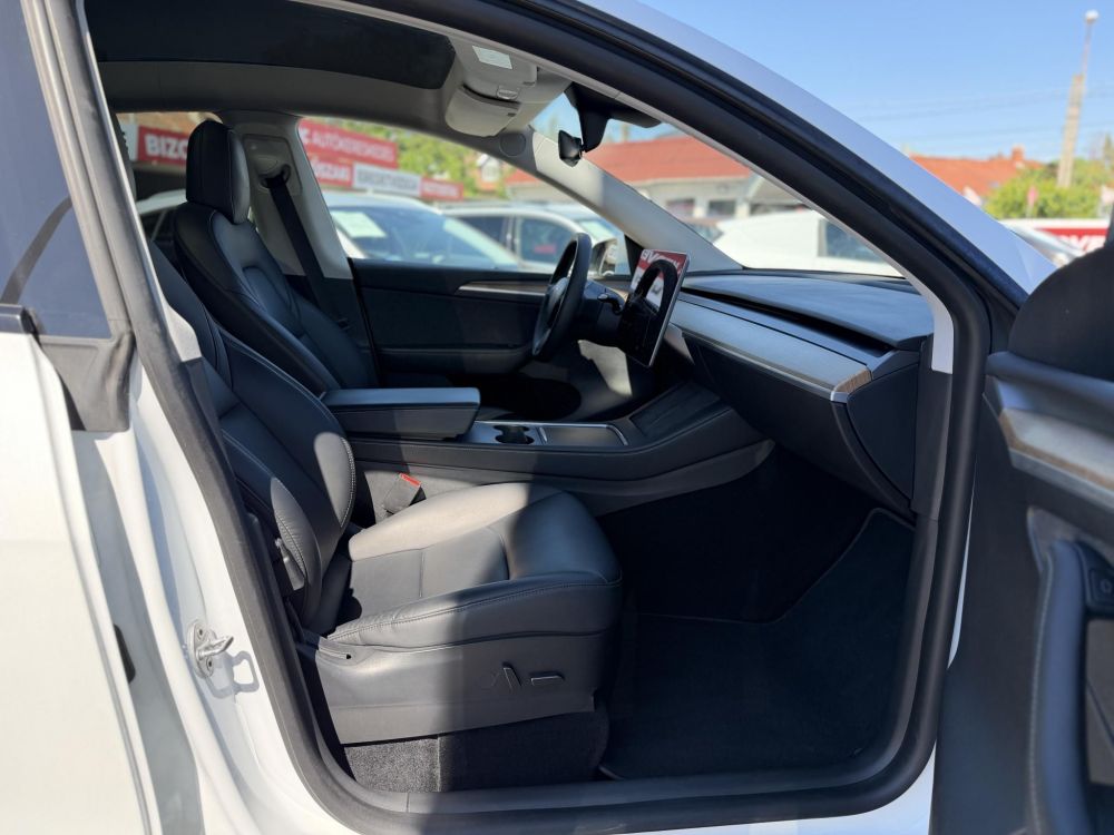 TESLA MODEL Y Long Range AWD (Automata) 159e km. mátrix LED. hőszivattyú. garanciális akkumulátor és hajtás!