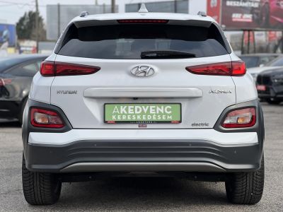 HYUNDAI KONA EV 64kWh Style HUD. parkolóasszisztens. sávtartó. CarPlay. 400km hatótáv!