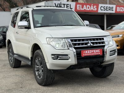 MITSUBISHI PAJERO 3.2 DI-D Instyle Navi (Automata) 117e km. M.o.-i. napfénytető. felező váltó. fakormány. megkímélt állapot!
