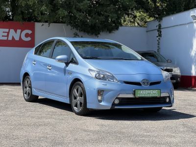 TOYOTA PRIUS PLUG-IN