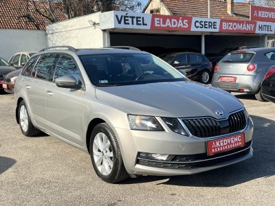 SKODA OCTAVIA Combi 1.6 CR TDI Style M.o.-i. 1.tul. Tempomat Ülésfűtés Tolatóradar Carplay Téli-nyári kerék!