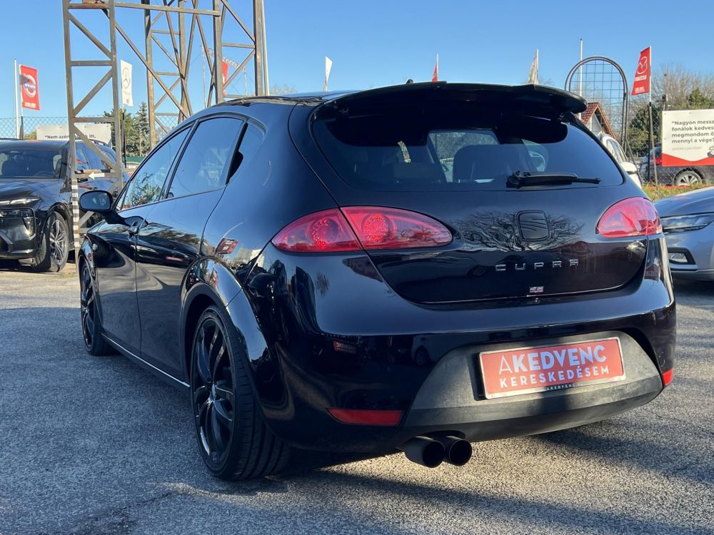 SEAT LEON 2.0 TFSI Cupra 350le! Integrált fejtámlás ülések. Boheme Purple fényezés