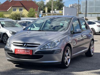 PEUGEOT 307 1.6 Presence digitklíma. tempomat. ülésfűtés. 2 gyári kulcs!