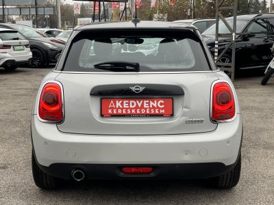 MINI COOPER 1.5 M.o.-i. 1.tul. Klíma Panoráma tető Harman/Kardon Téli/nyári garnitúra!