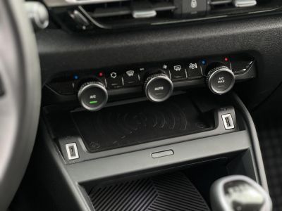 CITROEN C4 1.2 PureTech Feel Plus M.o.-i. 1.tul. 61e km. 360 kamera. HUD. Vonóhorog!