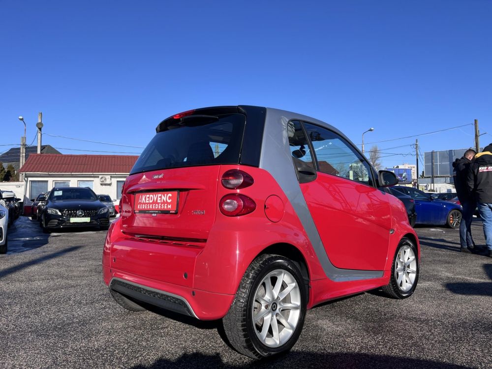 SMART FORTWO 1.0 Micro Hybrid Drive Pure Softouch COUPE 92e km. panoráma tető. frissen szervizelt