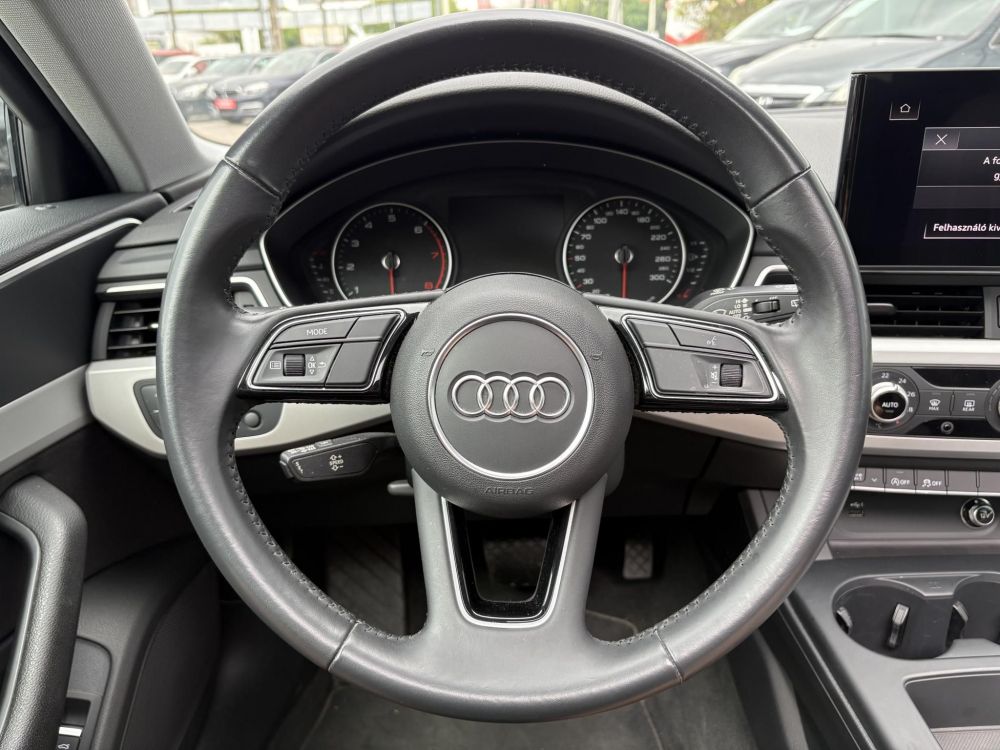 AUDI A4 Avant 40 TFSI S line S-tronic 97e km. Magyarországi Panorámatető Bluetooth Megkímélt!