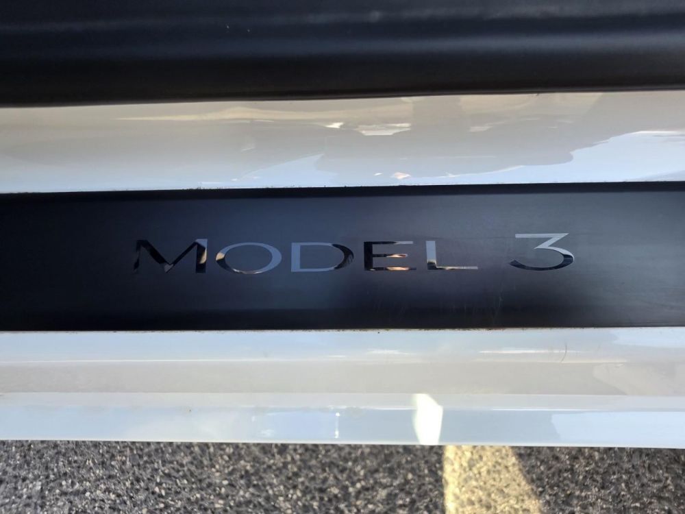 TESLA MODEL 3 Standard Range Plus Aut 35e km. garanciális. hőszivattyú. prémium hifi. mátrix LED!