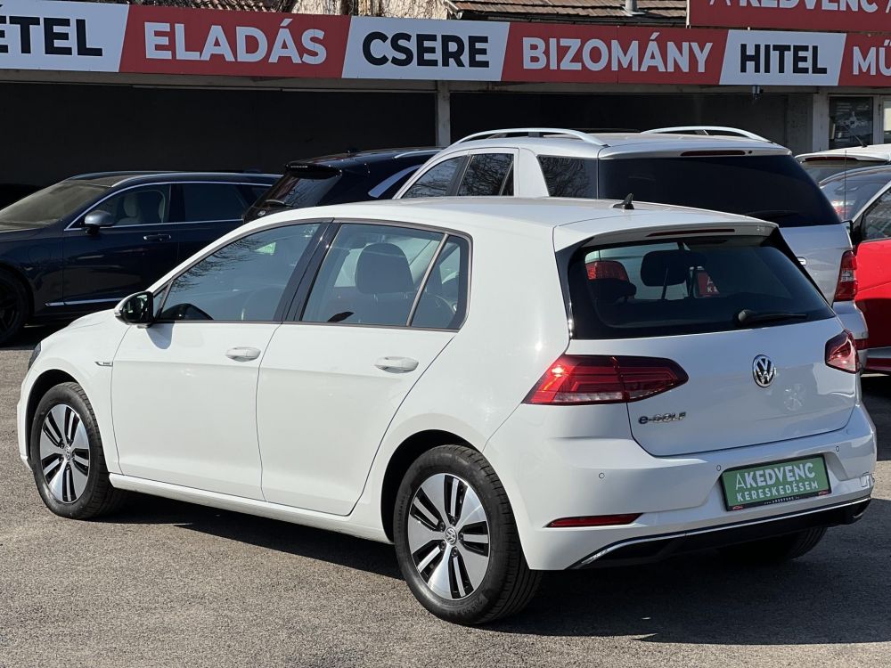 VOLKSWAGEN GOLF VII e-Golf Edition 120e km. 230km hatótáv. 2 töltő kábel. CARPLAY!