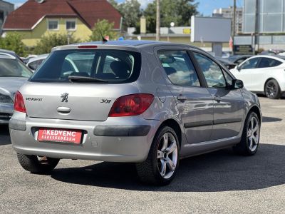 PEUGEOT 307 1.6 Presence digitklíma. tempomat. ülésfűtés. 2 gyári kulcs!