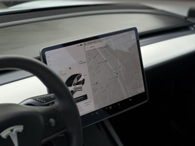 TESLA MODEL 3 Long Range AWD (Automata) 63e km. sérülésmentes. mátrix LED. hőszivattyú. premium hifi. FEHÉR BELSŐ!