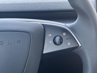 TESLA MODEL 3 Long Range AWD (Automata) HIGHLAND. TÉLI-NYÁRI SZETT GYÁRI ALUFELNIVEL