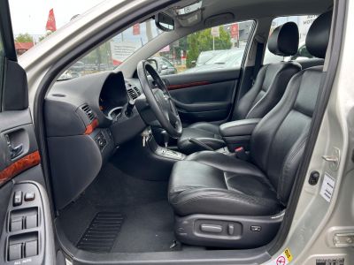 TOYOTA AVENSIS 2.0 Sol Executive (Automata) Tempomat Digitklíma Ülésfűtés Bőr Téli-nyári gumi!