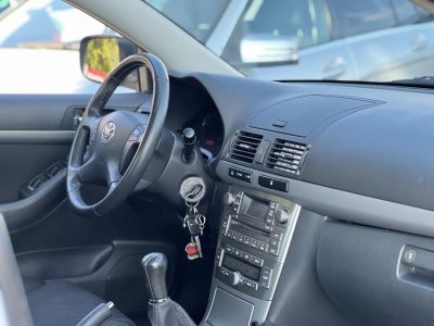 TOYOTA AVENSIS 1.8 Sol 133e km. ülésfűtés. digitklíma. vonóhorog. 2 gyári kulcs!