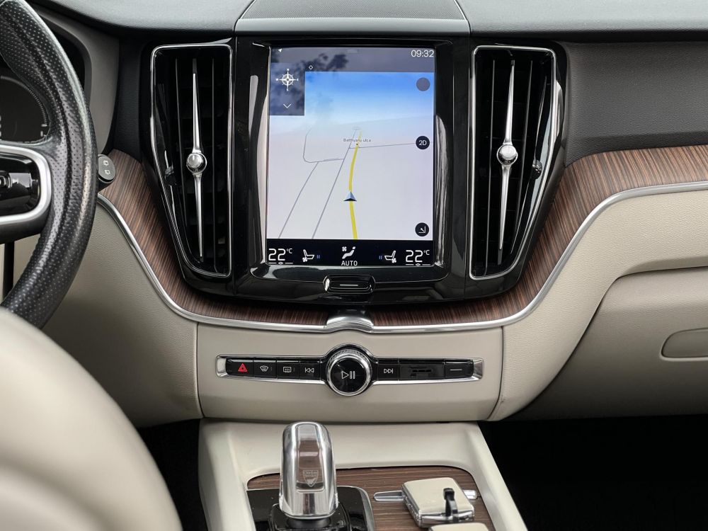 VOLVO XC60 2.0 [T8] Twin Engine Inscription AWD Geartronic M.o.-i. Volvo Galériában szervizelt. vezérlés cserélve. teljes felszereltség!