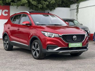 MG ZS EV Luxury. 68e km. végig vezetett márkaszerviz. Carplay. panorámatető