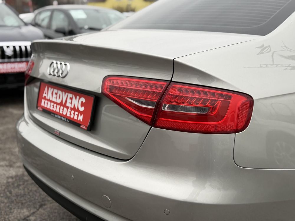 AUDI A4 2.0 TDI multitronic Magyarországi Napfénytető Xenon Üléshűtés PDC Téli-nyári kerék!