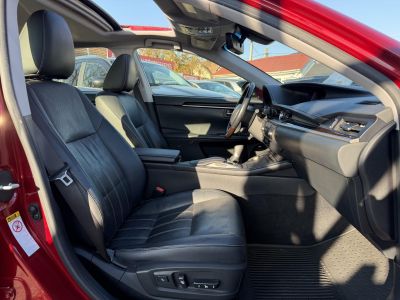 LEXUS ES 300H 112e km. Fakormány. ülésszellőzés. kormányfűtés. kamera. roló!