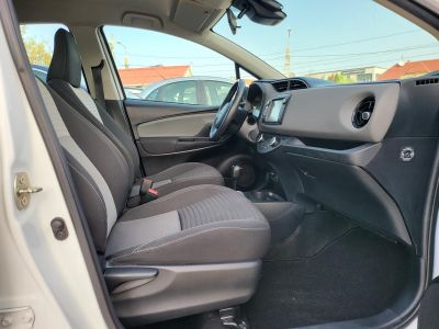 TOYOTA YARIS 1.5 Hybrid Comfort Style e-CVT 121e km. Digitklíma Kamera Bluetooth Sávváltó