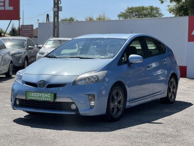 TOYOTA PRIUS PLUG-IN