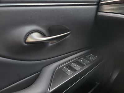 LEXUS ES 300h Prestiege Top CVT 60e km. LED Napfénytető Bőr Navi Tempomat Kamera Ülésfűtés