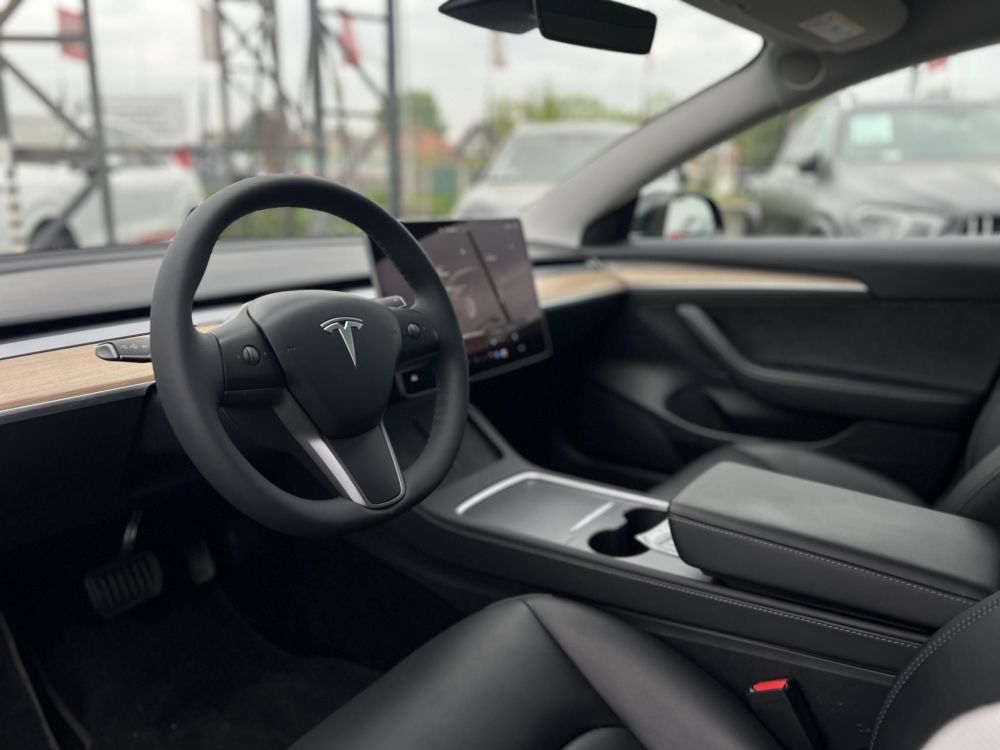 TESLA MODEL 3 RWD (Automata) 36e km. Ryzen. 19 sport felni. 2030-ig gyári garancia!