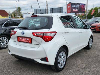 TOYOTA YARIS 1.5 Hybrid Comfort Style e-CVT 121e km. Digitklíma Kamera Bluetooth Sávváltó