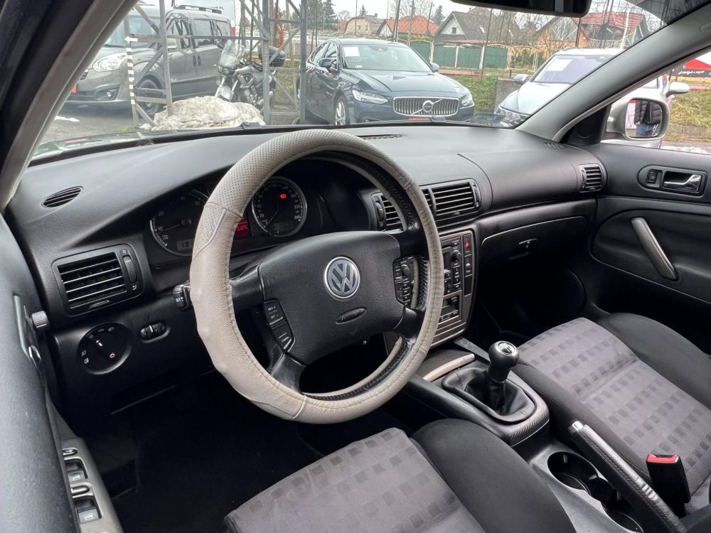 VOLKSWAGEN PASSAT 1.6 Comfortline Business