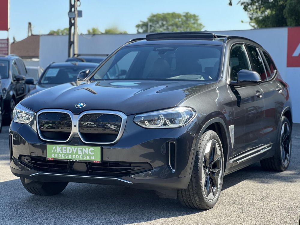BMW IX3 Impressive sérülésmentes. dokumentált előélet. harman/kardon. panoráma. memória. HUD